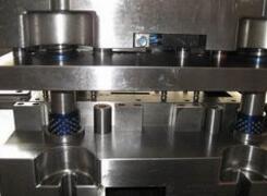 級進(jìn)模沖壓產(chǎn)品有毛邊